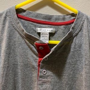Geoffrey Beene large gray and red t shirt